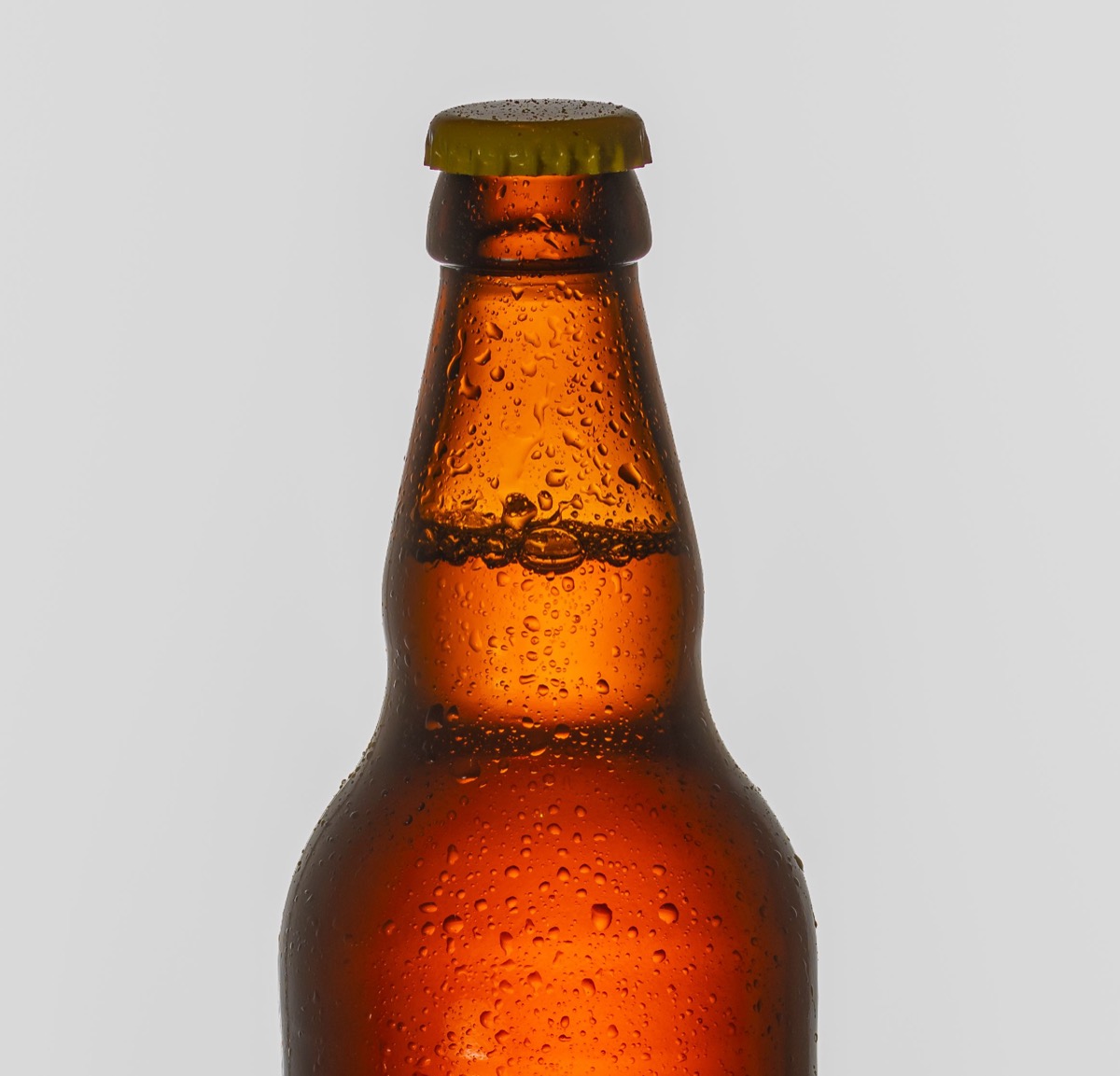 クラフトビール瓶の口元