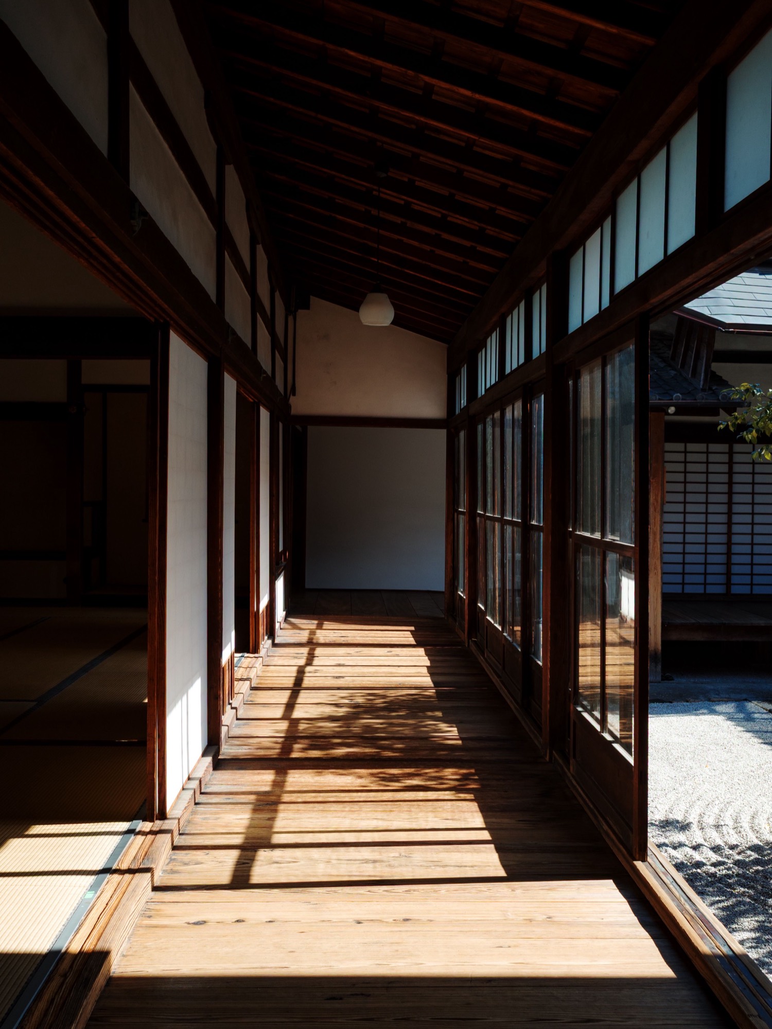 旅籠の縁側 — An inn's veranda